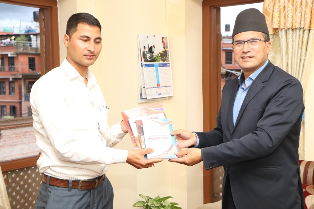 दैलेखको दुल्लु नपाका जनप्रतिनिधि भक्तपुरमा image