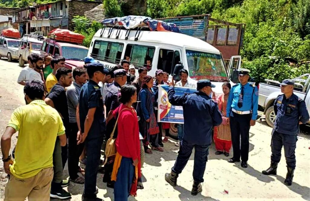 चालकलाई ठाउँको ठाउँ ट्राफिक नियम