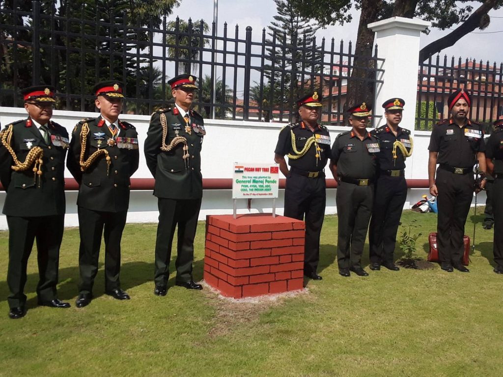 भारतीय सेनाध्यक्षद्वारा जङ्गी अड्डामा सम्मान निरीक्षण image