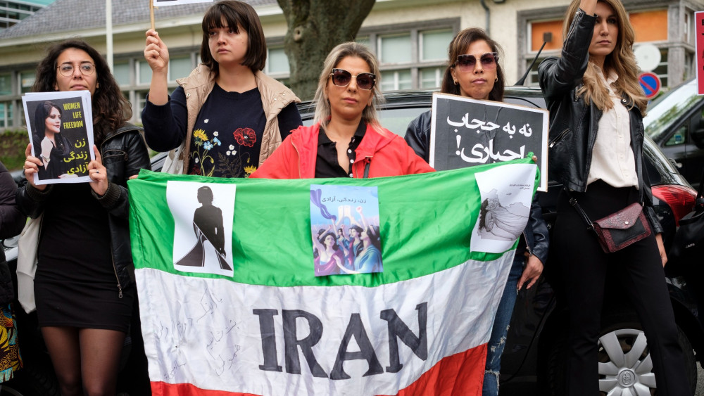 इरानमा अमिनीको मृत्युको विरोधमा प्रदर्शन सुरु भएयता ७०० भन्दा बढी पक्राउ image