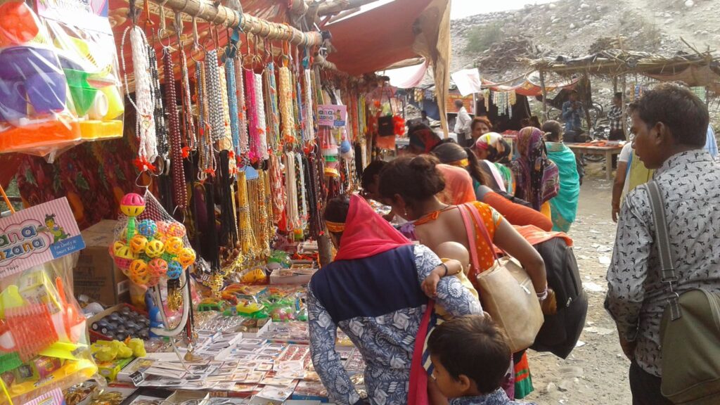 नेपाली बजारमा भारतीयको घुइँचो