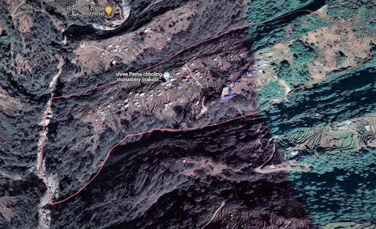 नुहाउने क्रममा बेपत्ता भएका शिक्षक भिरमा भेटिए, हेलिकोप्टरबाट उद्धार image