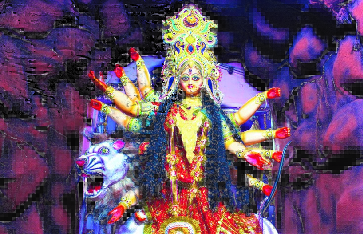 दुर्गा मूर्तिलाई पचहत्तर तोलाको गहना