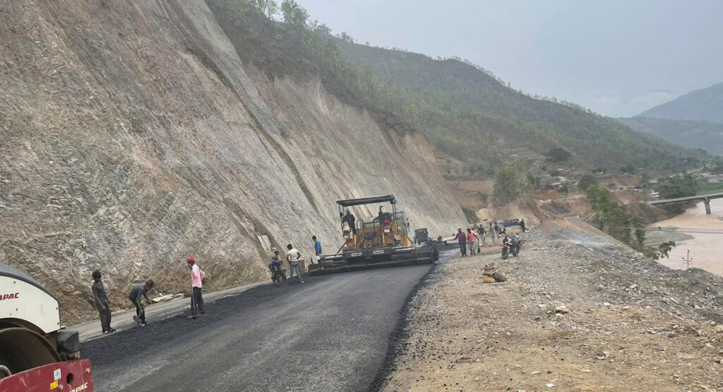 झन्डै छ वर्षमा पनि सकिएन चार किमी सडक निर्माण