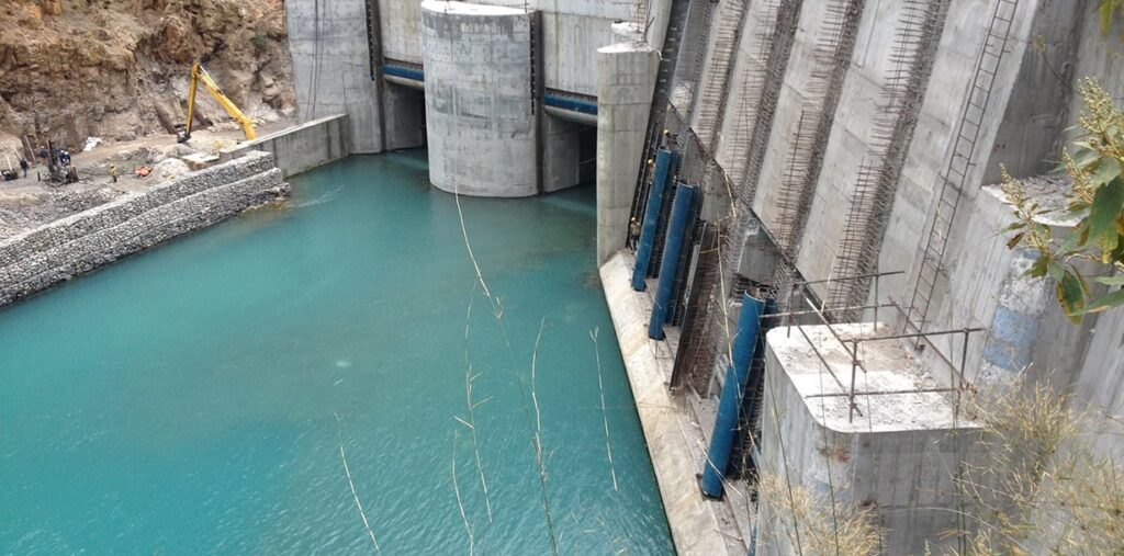 सेती नदीको बाँध भत्काइँदै, तटीय क्षेत्रमा सुरक्षित रहन नुरोध