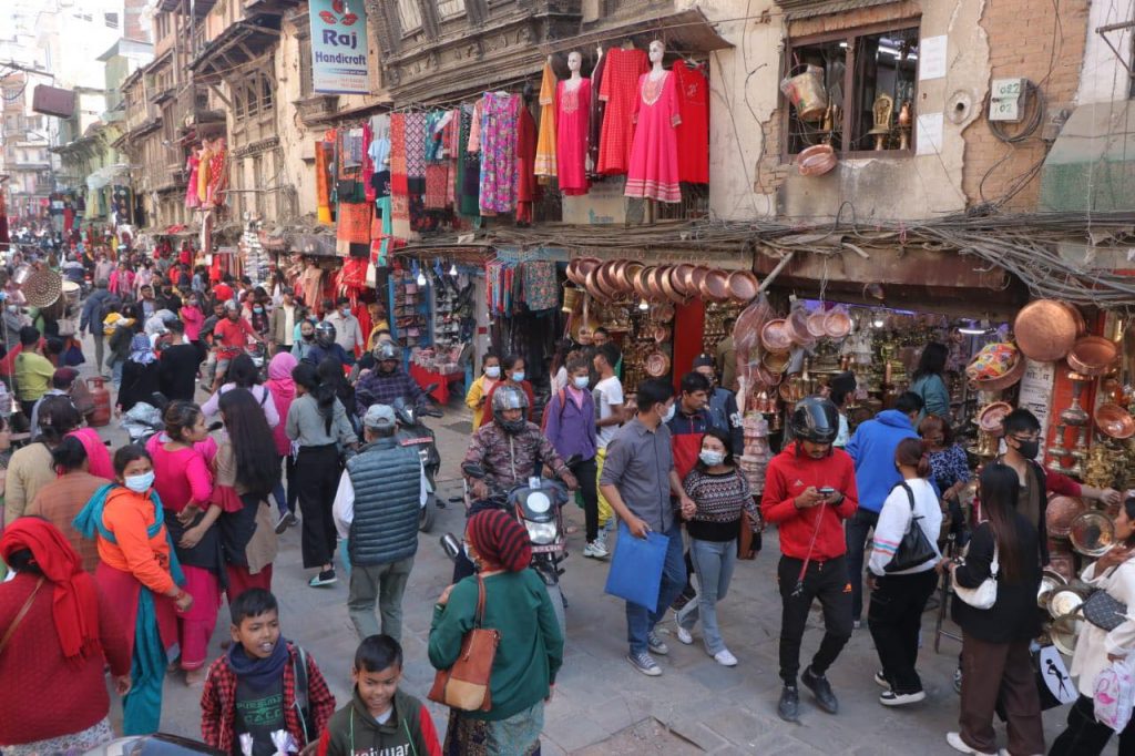 तिहार शुरु भएसँगै बजारमा चहलपहल बढ्यो image