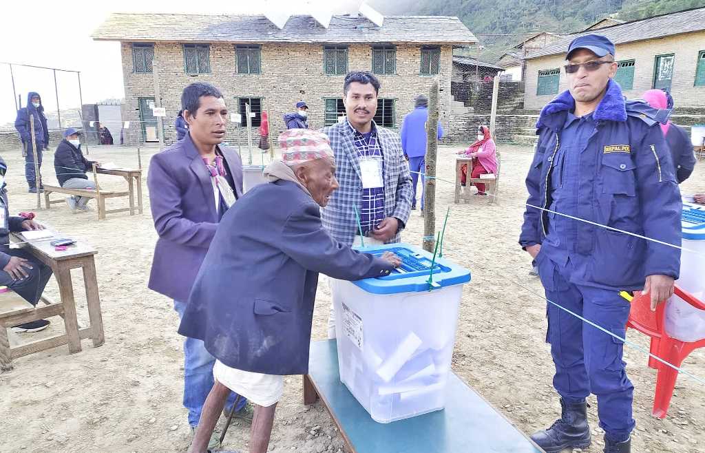 सुर्खेत–२ को मतगणनाका लागि सर्वदलिय बैठक image