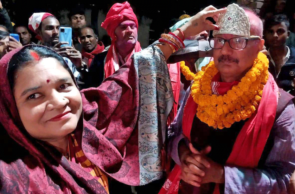 चाँदीको मुकुट पाउने भाग्यमानी सांसद