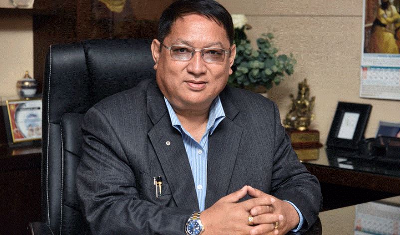 उमेश श्रेष्ठसँग मतदाताले मागे लालपुर्जा image