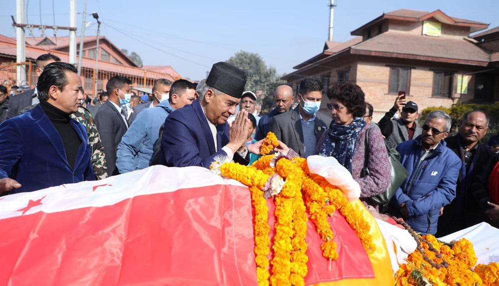 प्रधानमन्त्री देउवाद्वारा कांग्रेस नेता चित्रकारप्रति श्रद्धाञ्जलि image