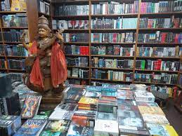 ठमेलमा पुस्तकको व्यापार बढ्दै : ‘फरगेट काठमाडौँ’ पर्यटकको रोजाइमा image