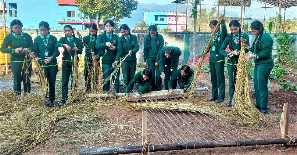 विद्यार्थीलाई गुन्द्री, दुनाटपरी