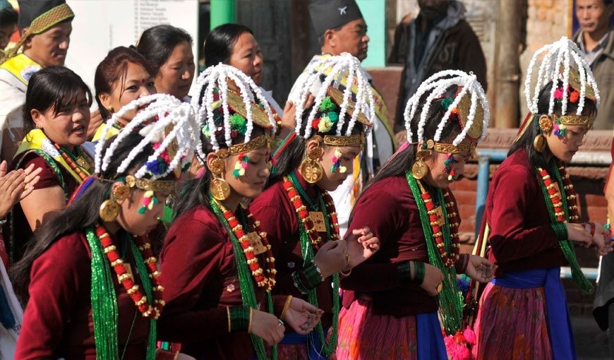 बौद्धधर्मालम्वीले आज तोला लोसार मनाउँदै image