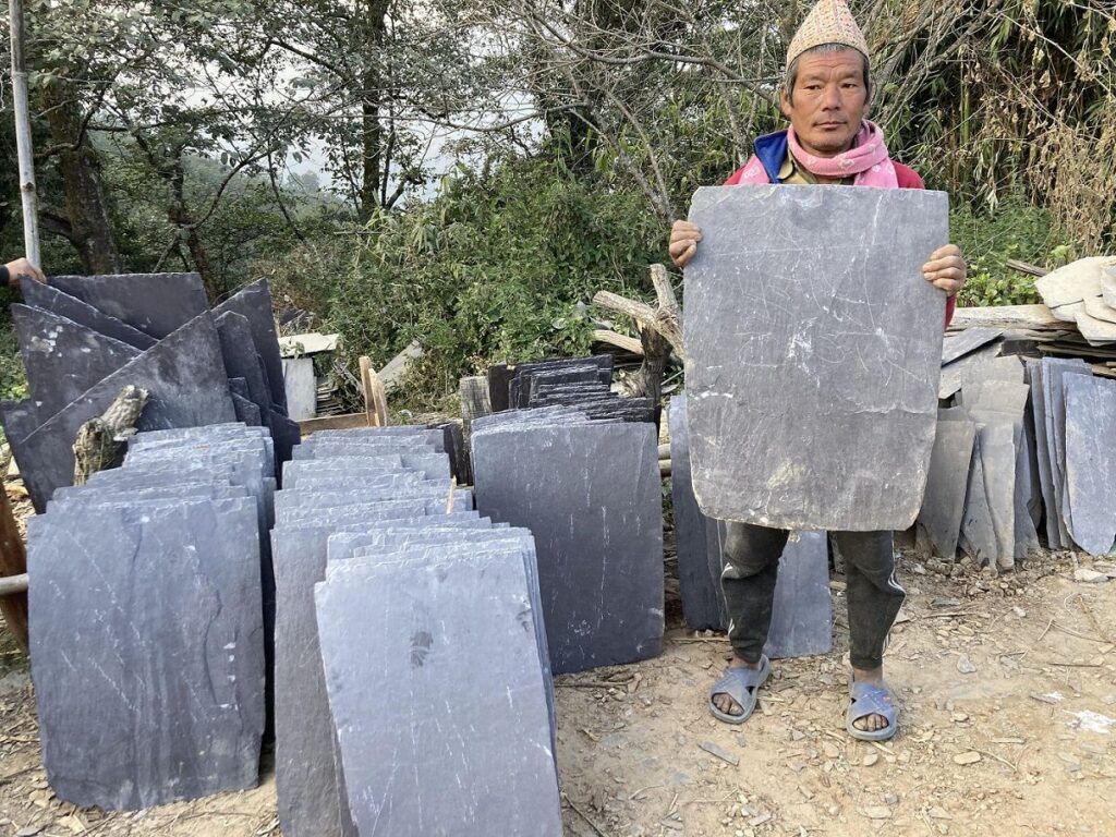 सङ्कटमा परम्परागत ढुङ्गाखानी