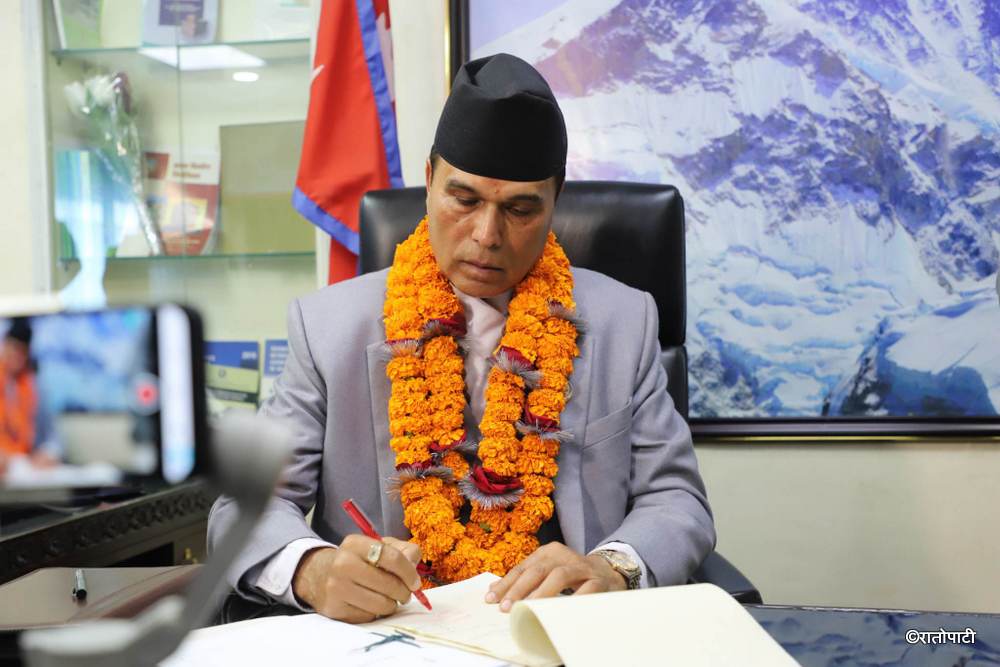 मन्त्री पाण्डेविरुद्ध भ्रष्टाचार मुद्दामा पुनरावेदन गर्ने अख्तियारको तयारी image