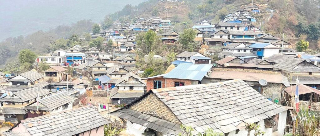 इतिहास बन्दै पसगाउँमा ढुङ्गाको छानो