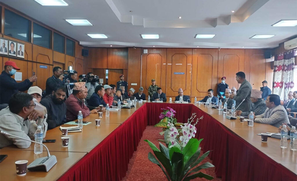 सार्वजनिक यातायात बन्द फिर्ता