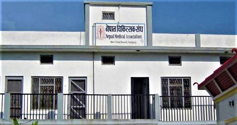 चिकित्सक काममा फर्किए