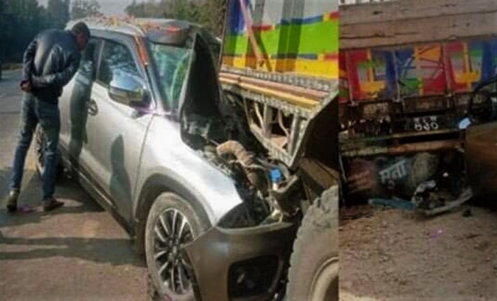 बेहुला-वेहुली चढेको कार ट्रकमा ठोक्किदा चार घाइते image