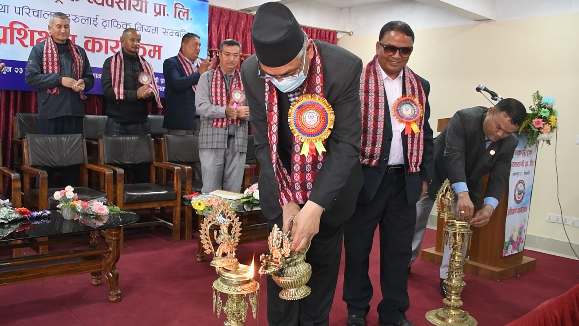 चालक तथा परिचालकहरुलाई जस्तै देशका शासकहरुलाई पनि नियम सिकाउँनुपर्छ : सांसद सुवाल image