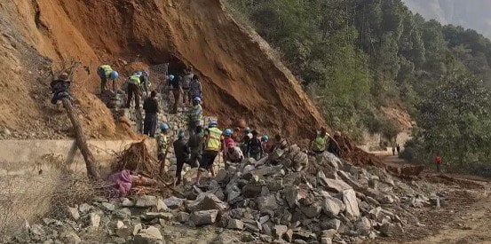 दश महिनापछि लाम्पाटा–दरवाङ सडक निर्माण सुरु image