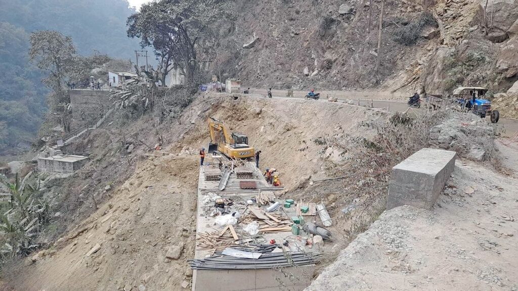 सुरुङ मार्ग निमार्णका लागि दैनिक ९ घण्टा सडक बन्द