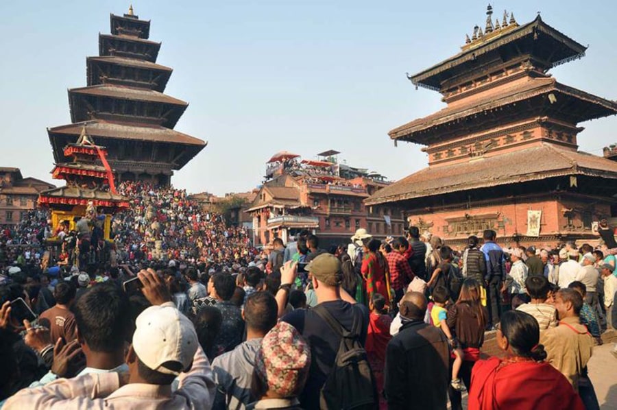 विश्वप्रसिद्ध बिस्काः जात्रा भैरवको रथ वंशगोपाल पुगेर फर्काउँदै