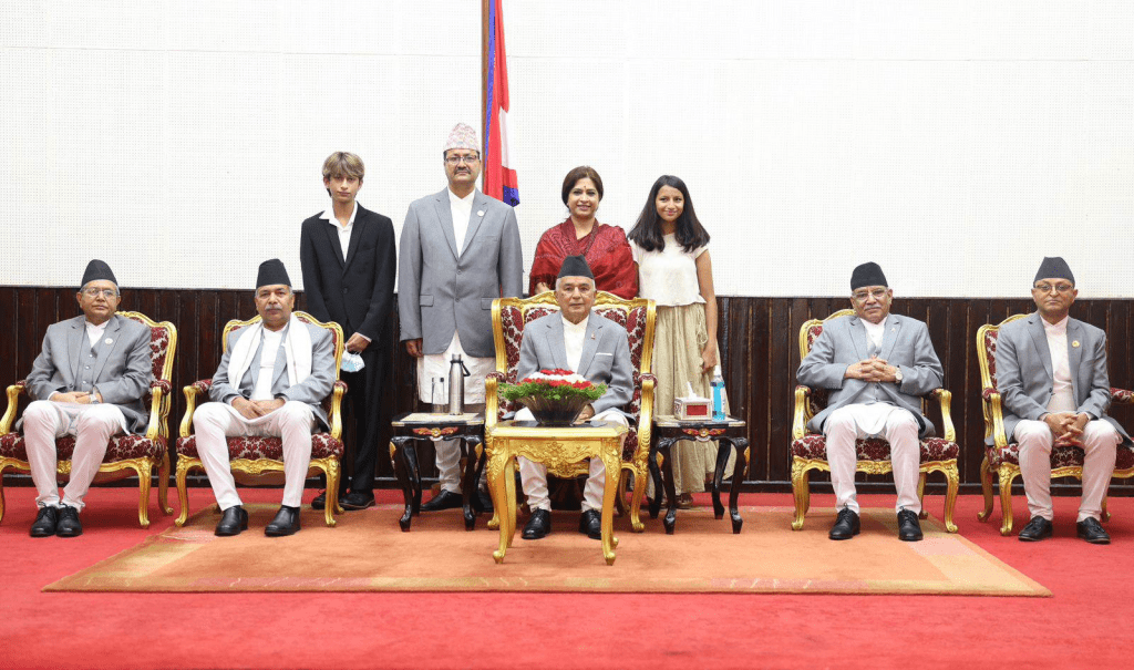 नवनियुक्त परराष्ट्रमन्त्री नारायणप्रकाश साउदले लिए सपथ image
