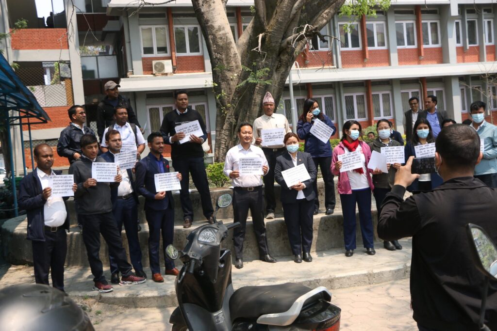विभिन्न निजामती कर्मचारी सङ्गठनहरूको आन्दोलन स्थगित