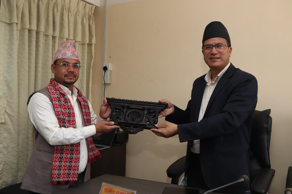 दैलेखको चामुन्डाबिन्द्रासैनी नपाका प्रमुख गणेश शाही नेतृतवको टोली भक्तपुर नगरपालिका भ्रमणमा