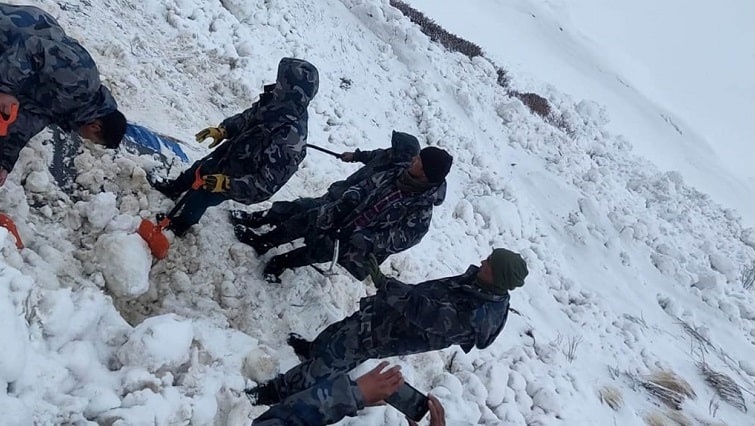 दार्चुला हिमपहिरोमा परेर ज्यान गुमाएकाहरुको शव ल्याउन समस्या