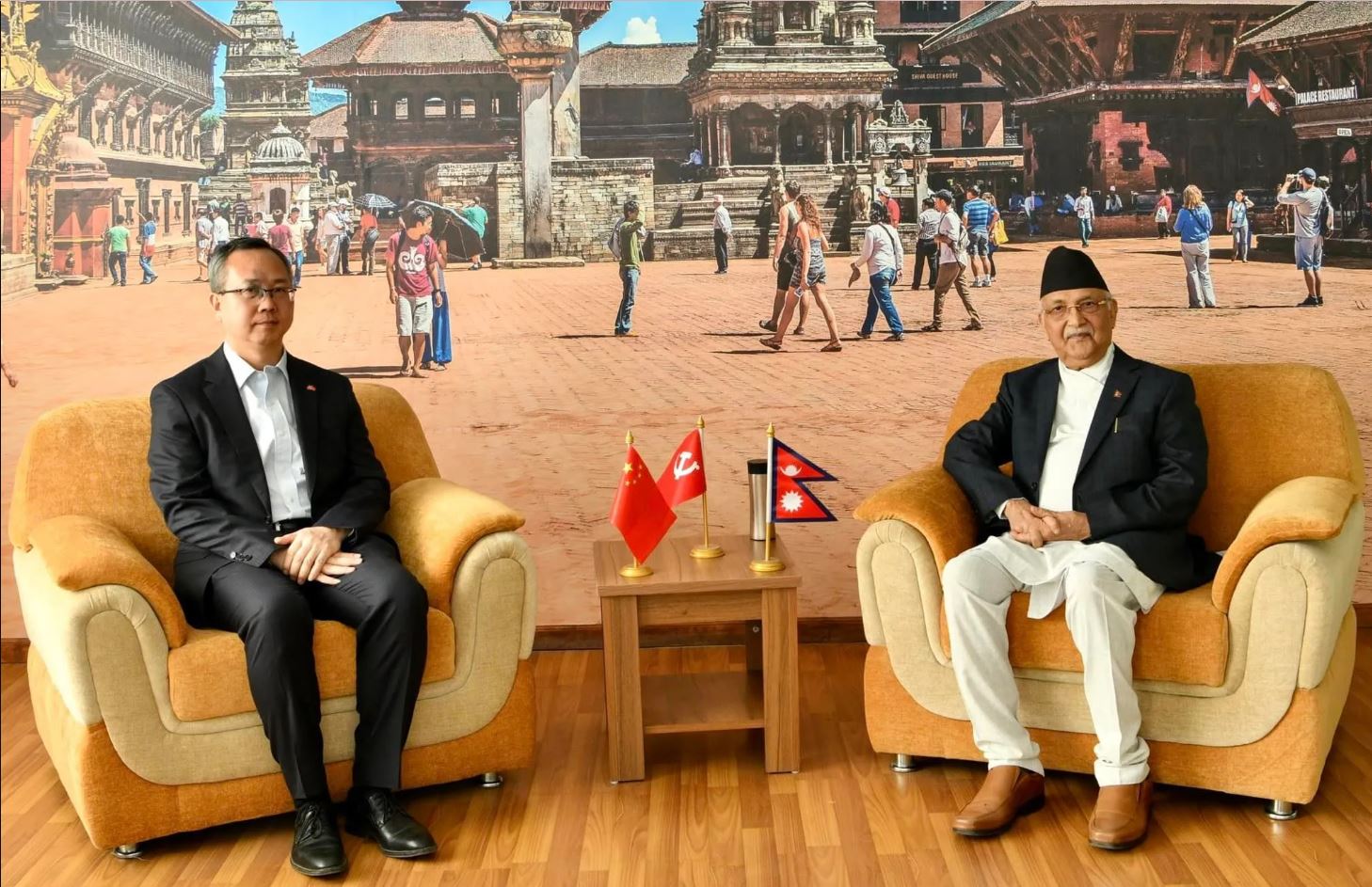चिनियाँ राजदूत छेन सोङले र एमाले अध्यक्ष केपी ओलीबीच भेट image