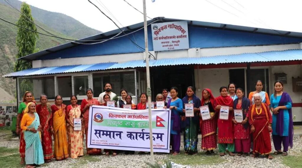 उत्कृष्ट सासूबुहारी सम्मानित