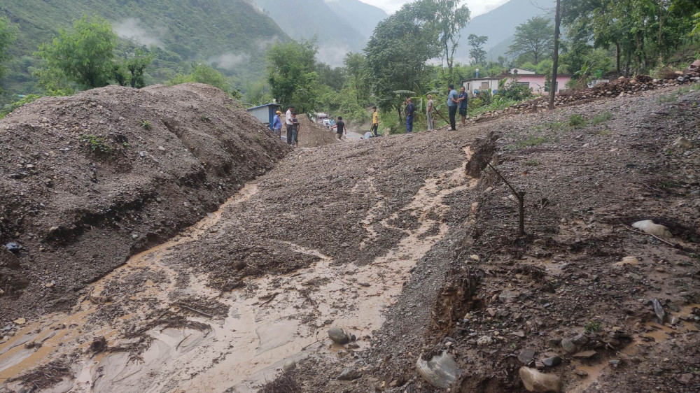 महाकाली राजमार्गको दार्चुला–गोकुलेश्वर सडक अवरूद्ध image