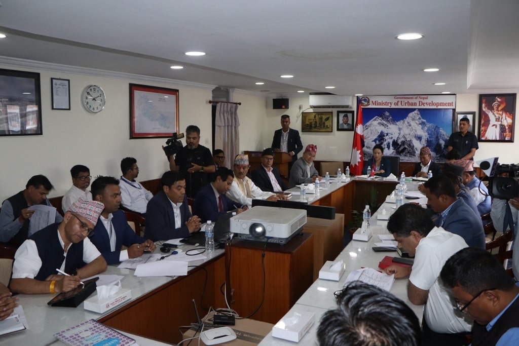 प्लास्टिकजन्य सामाग्रीहरुको प्रयोगमाथि स्थानीय तहहरुले प्रतिबन्ध लगाउनुपर्ने