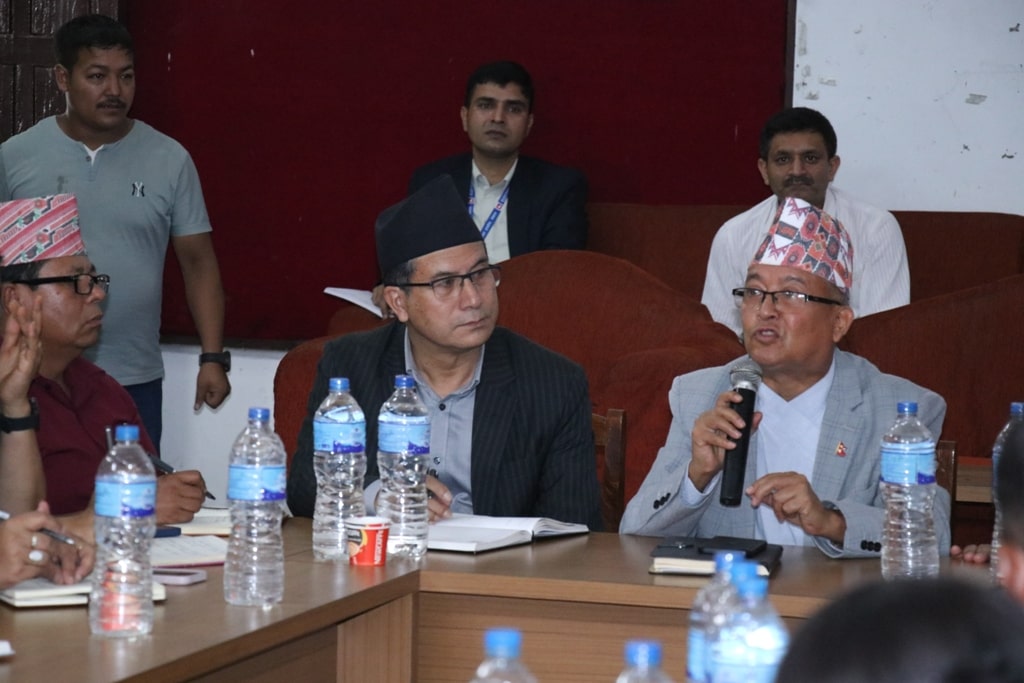 जनप्रतिनिधि र राजनीतिक दलका प्रतिनिधिहरुसँग निर्वाचनबारे प्रारम्भिक छलफल