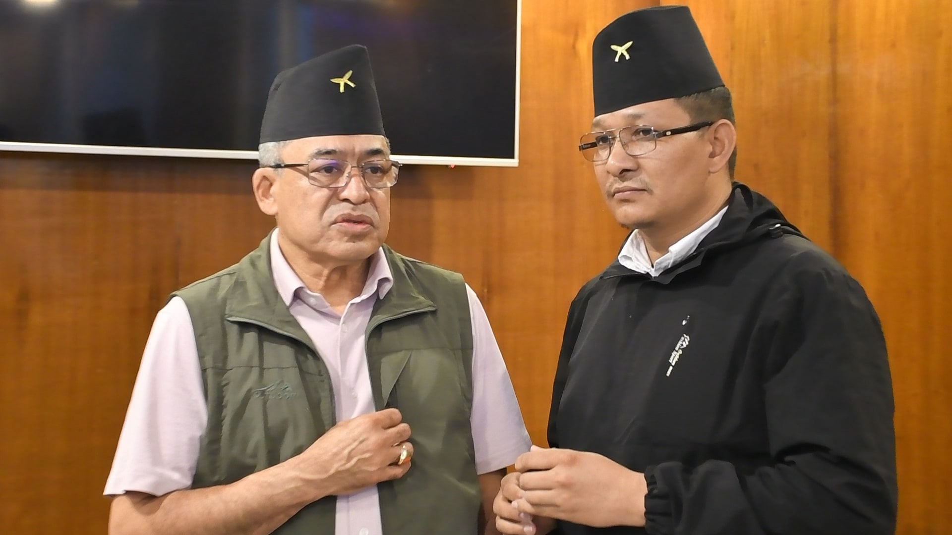 म सुन तस्कर भएको भए त भाग्थे होला नि होइन ? मुख्य अपराधि भगाउँन मेरो नाम प्रयोग गरियो : व्यवसायी  मलहोत्रा(भिडियाे सहित) image