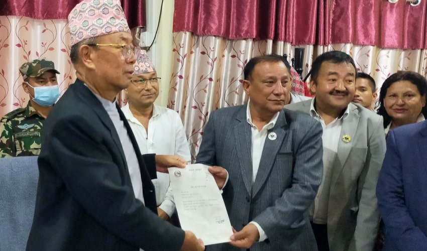 कोशी प्रदेशका सरकार ढल्यो, मुख्यमन्त्री थापाको नियुक्ति सर्वोच्चद्वार बदर image
