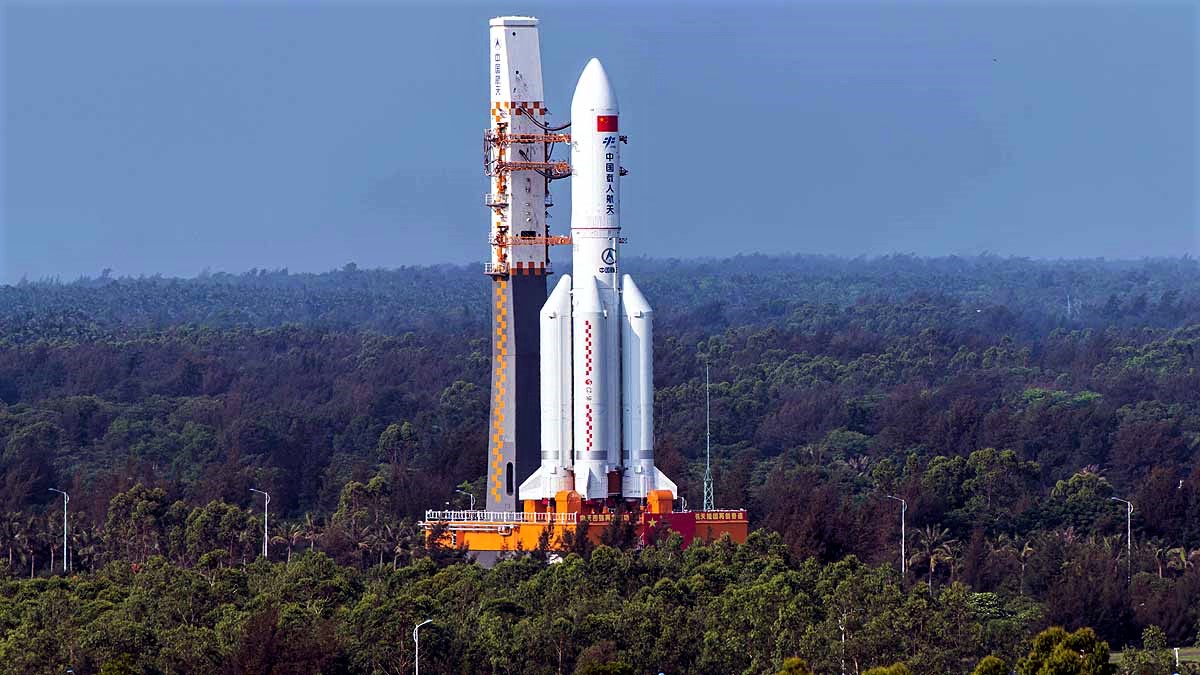 दुई रकेटमा चीनले चन्द्रमामा मानिस पठाउने image