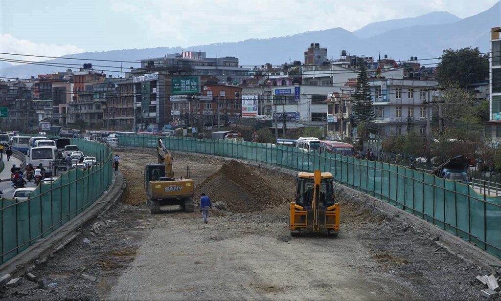 ग्वार्को फ्लाइओभरको के हुदैछ काम ?