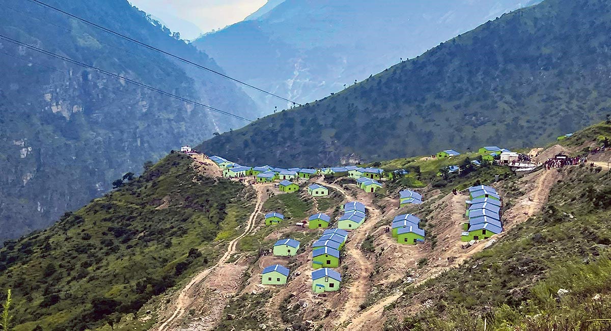 ऋण गरेर बन्यो नमुना बस्ती : न बस्न मिल्छ, न बेच्न image