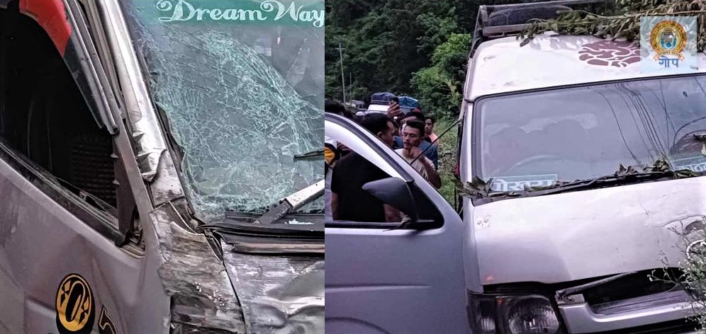 दुई माइक्रो बस ठोकिँदा १२ जना घाइते image
