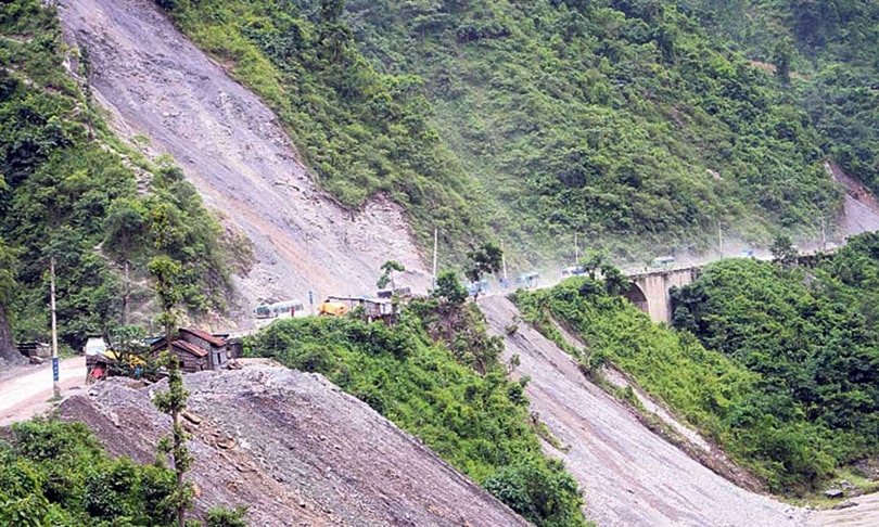आधा दर्जन सडक अवरुद्ध, शुक्रबारसम्मै वर्षा हुने क्रम जारी रहने