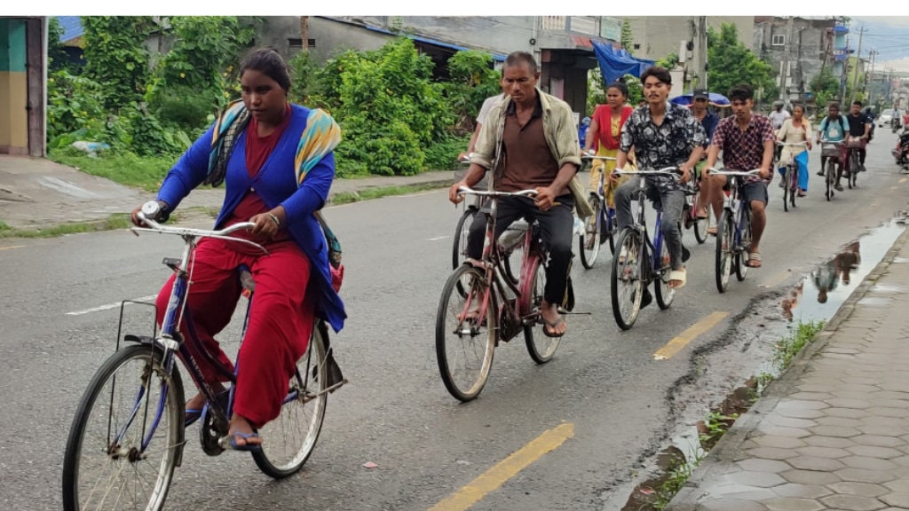 फर्काइँदै साइकल चिनारी image