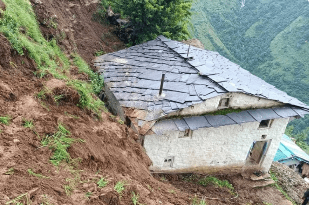 बाढी र पहिरोका छुट्टाछुट्टै घटनामा यहाँका १३ परिवार बिस्थापित image