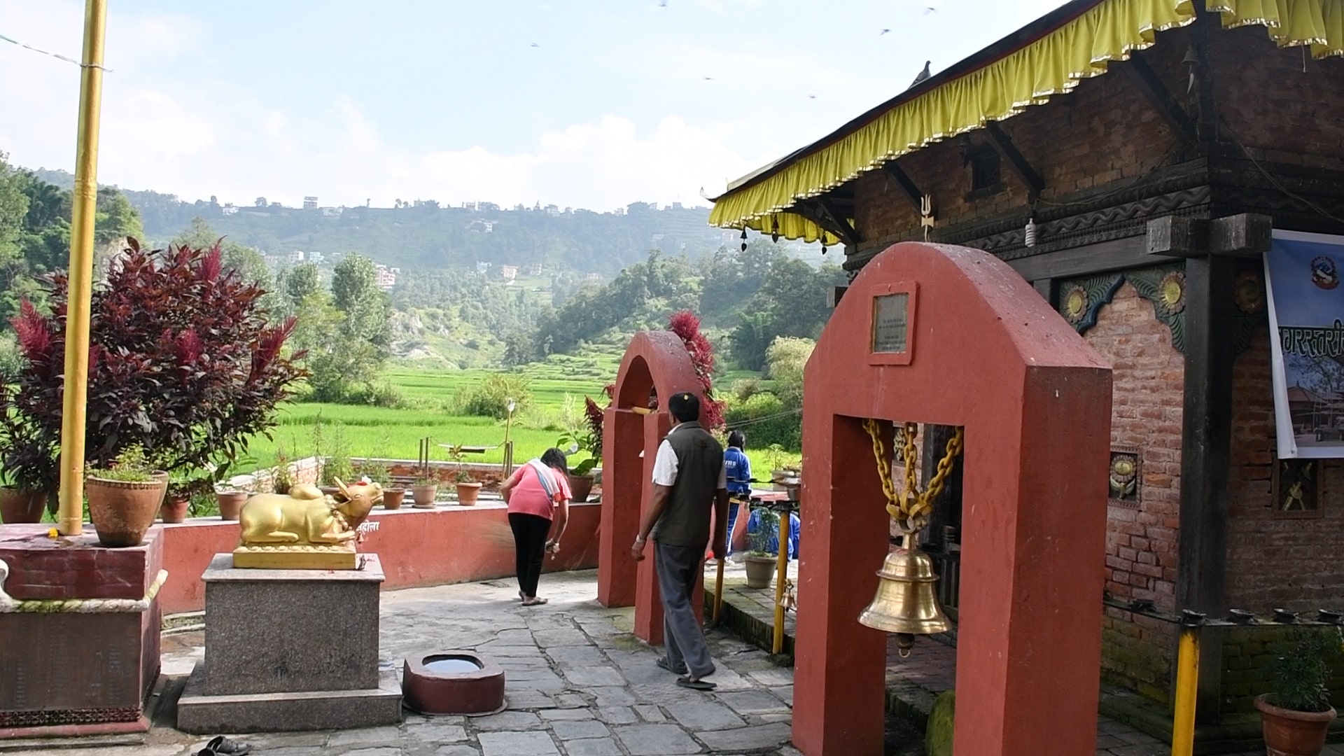 आफ्नो वडालाई नमुना वडा बनाइ छाड्ने कसम खादै सरसफाई अभियानको सरुवात