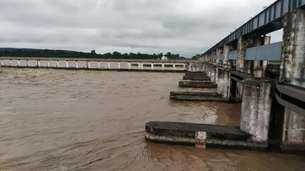 गण्डक ब्यारेजका सबै ढोका खोलिए