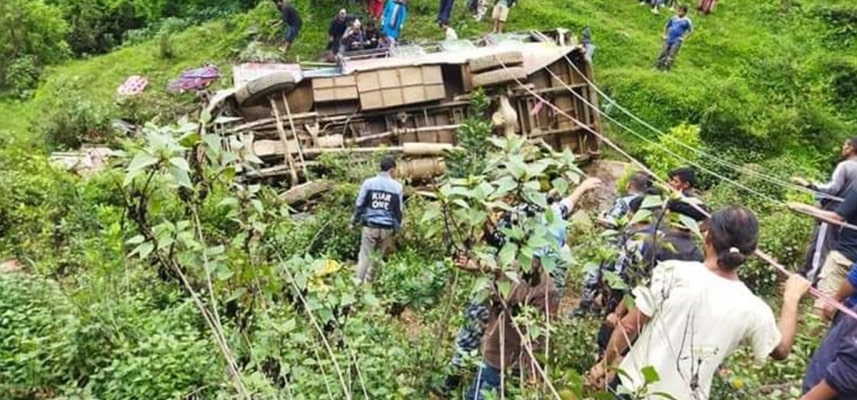 रोल्पाको तिला बजार नजिकै बस दुर्घटना, चार जनाको मृत्यु image