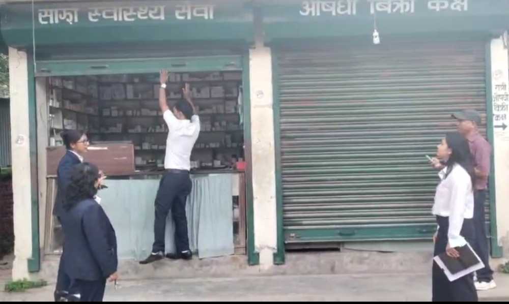 भक्तपुर अस्पतालको साझामा स्वास्थ्य मन्त्रालयको ताला,औषधी व्यवस्था विभाग मुखदर्शक (भिडियो सहित)
