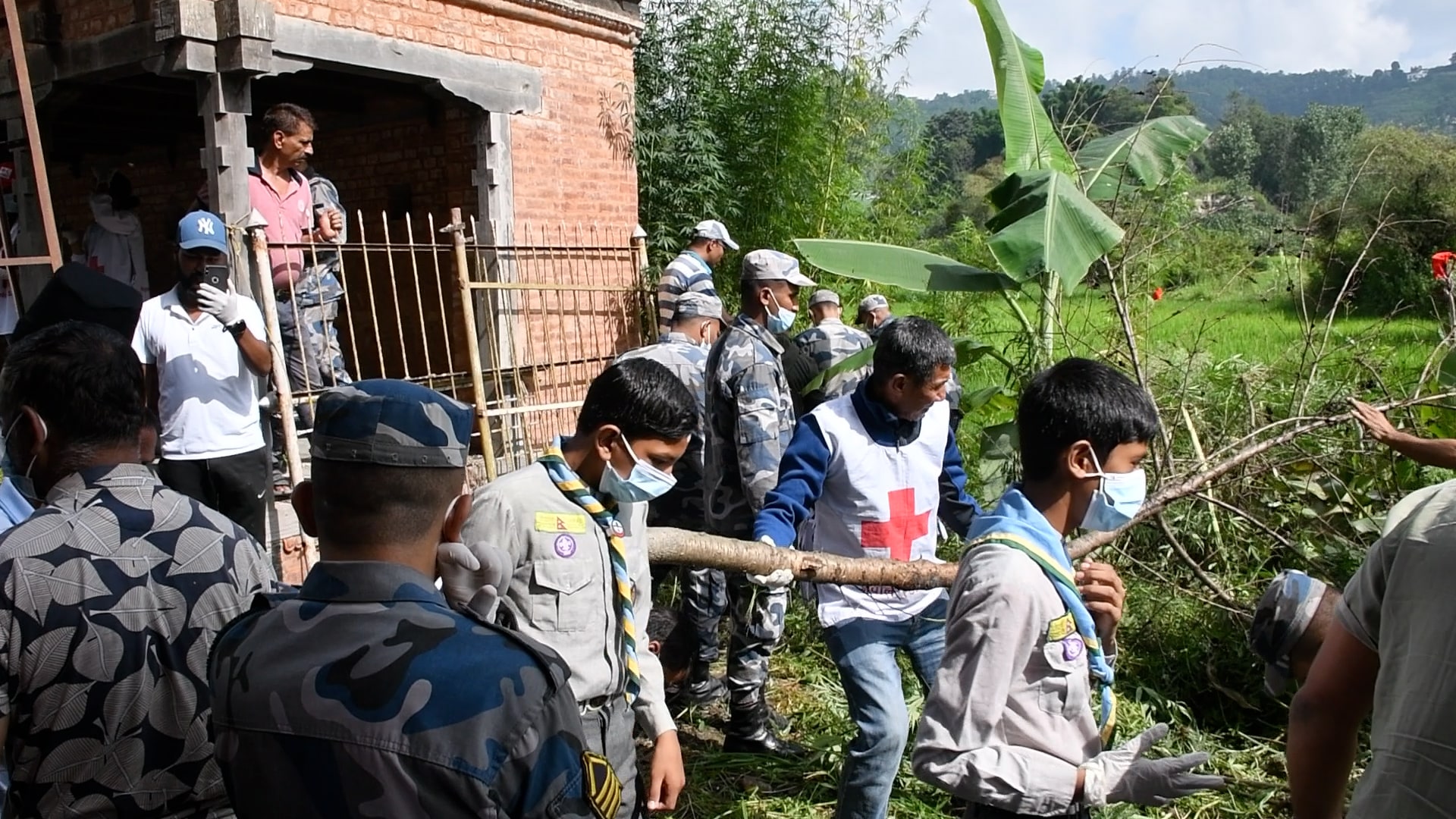 आफ्नो वडालाई नमुना वडा बनाइ छाड्ने कसम खादै सरसफाई अभियानको सरुवात (भिडियाे सहित) image